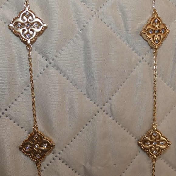 Charming Charlie Medallion Necklace w/Bling - Picture 5 of 12